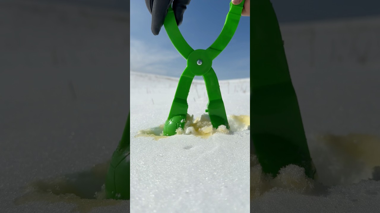 ASMR Snowball Making &mdash; Crunchy Snow Sounds #asmr #frezzerfrost #snow #shorts