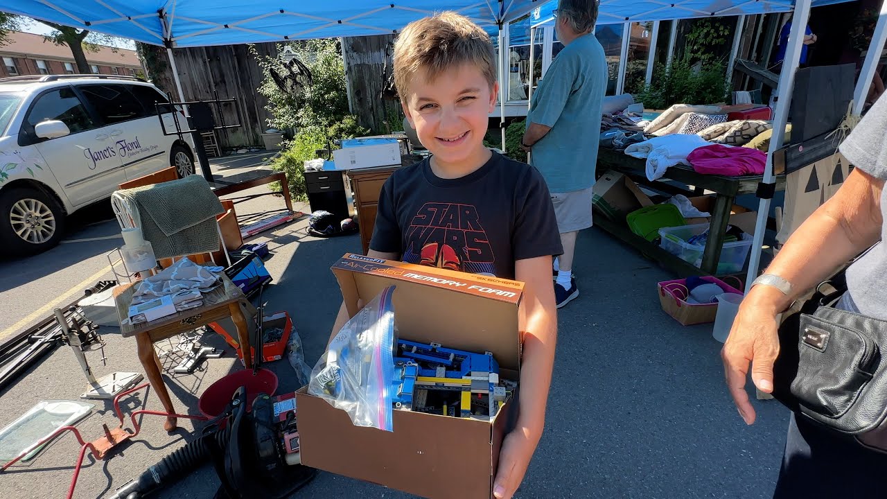 We Found Some Scores In This LEGO Yard Sale Box