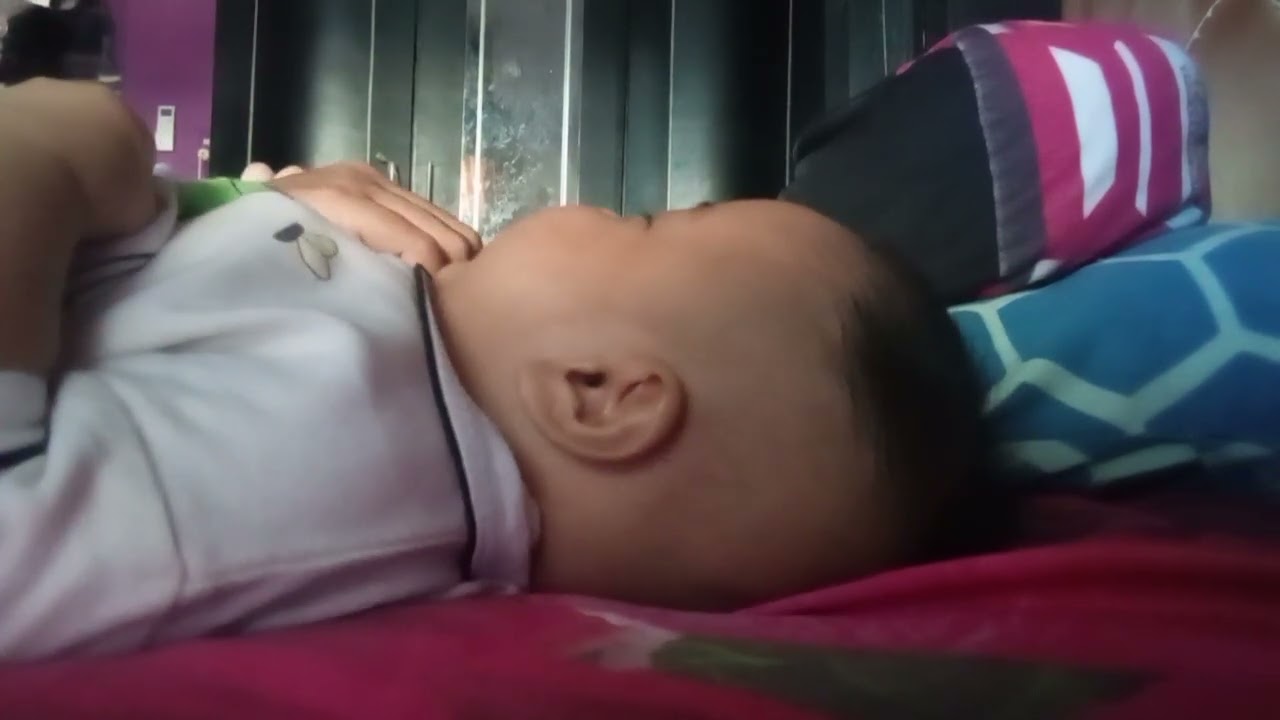 Tummy time dulu ya, belajar merespon dan kontak mata 😍🥰