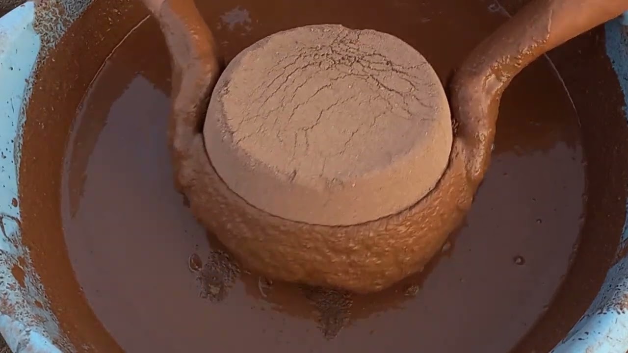 Mud bowls crumbling dipping and dry crumbling on Paste