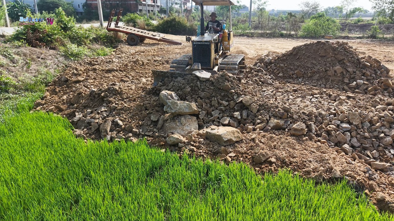 Let's Watch Update Landfilling Task! Skill Bulldozer D21p Push Stone With Trucks Dumping Process