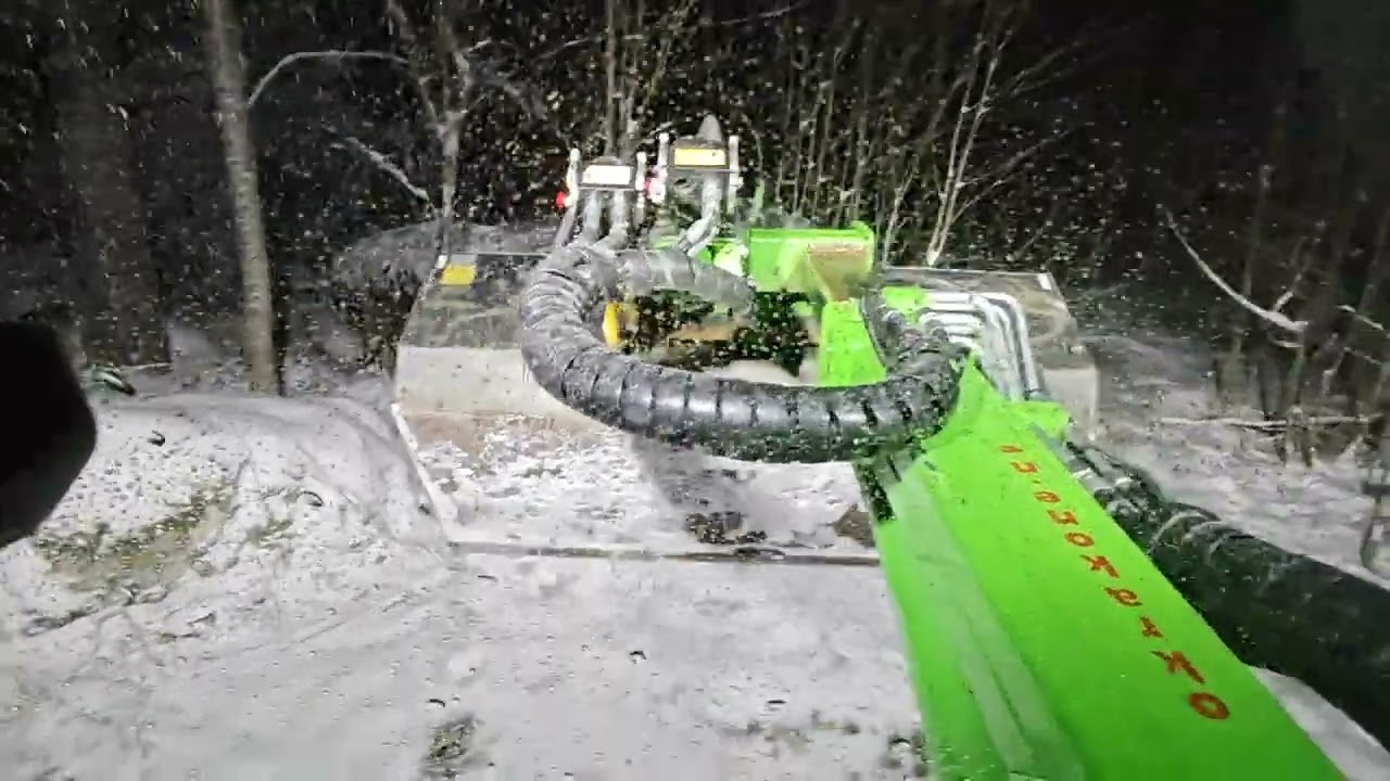 Avant 650i lumikauha 180 keräävillä siivillä. 