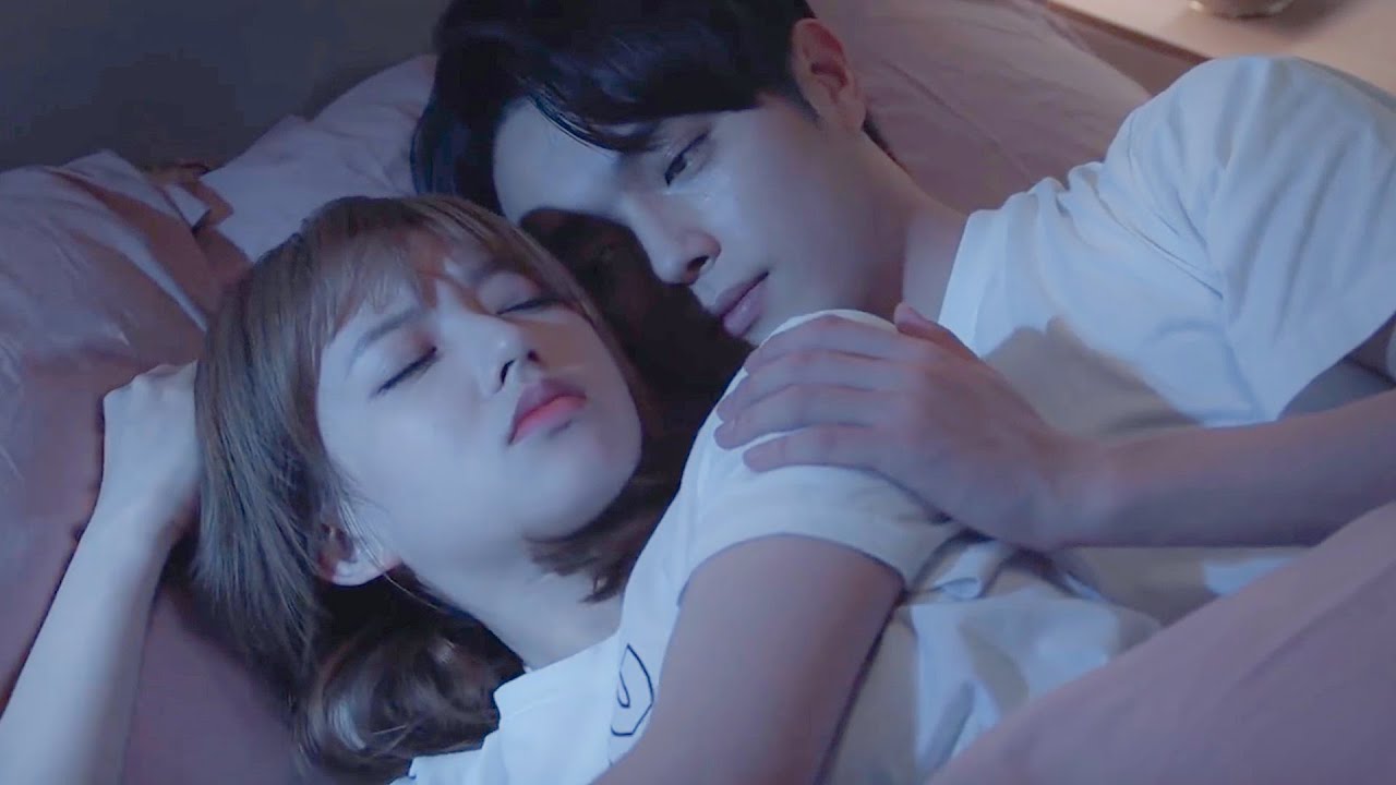 天才少女睡前委屈地向男神發短信說想見他，男神忍著怒氣還是半夜回來摟著天才少女入睡，天才少女終於安心💖你微笑時很美 Falling into your smile