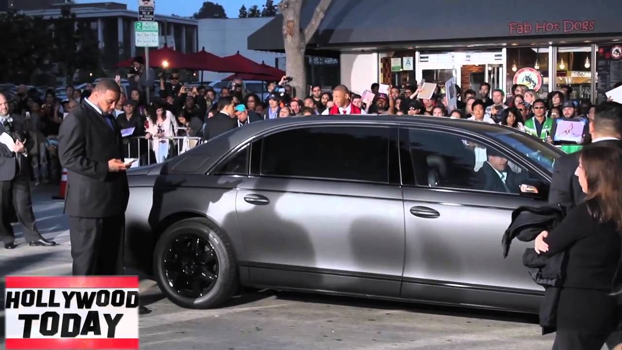 Nicki Minaj Makes Her Fans Wait Outside Of Her Maybach