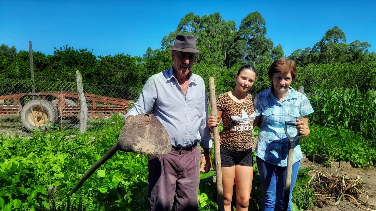 Vida SENCILLA de CAMPESINOS cultivando la TIERRA, criando ANIMALES en hermosa COLONIA de Argentina 