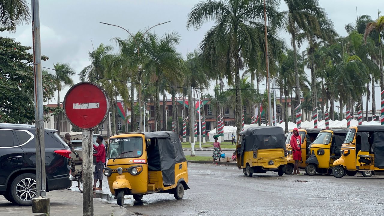 Un trajet en tuctuc de Tanandava à l'aéroport de Tamatave _ Madagascar 🇲🇬