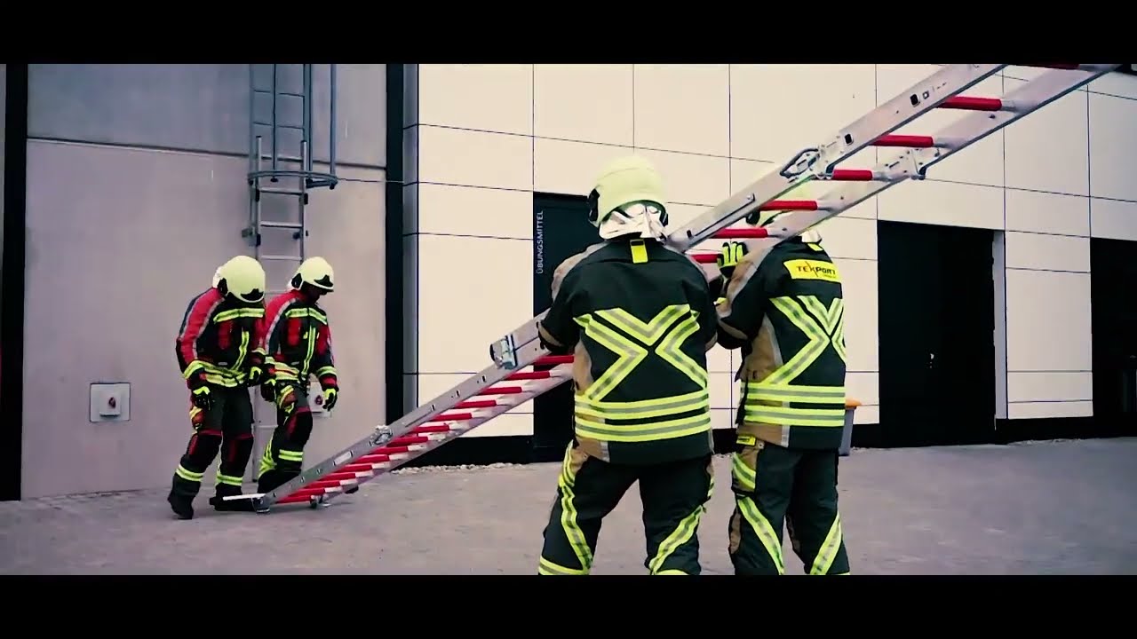 Feuerwehr-Multifunktionsleiter als Anlegeleiter aufstellen
