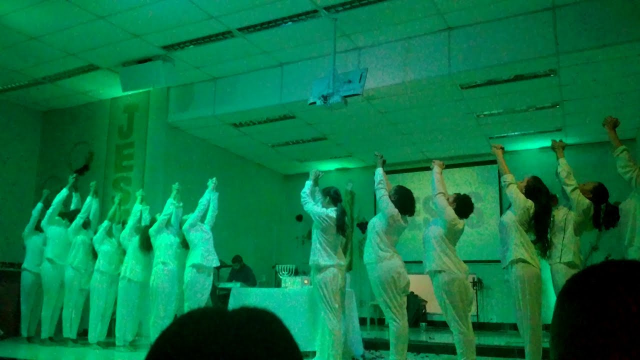 Ministério de Dança Louvor Na Terra. Homenagem a líder Victoria Mofato.