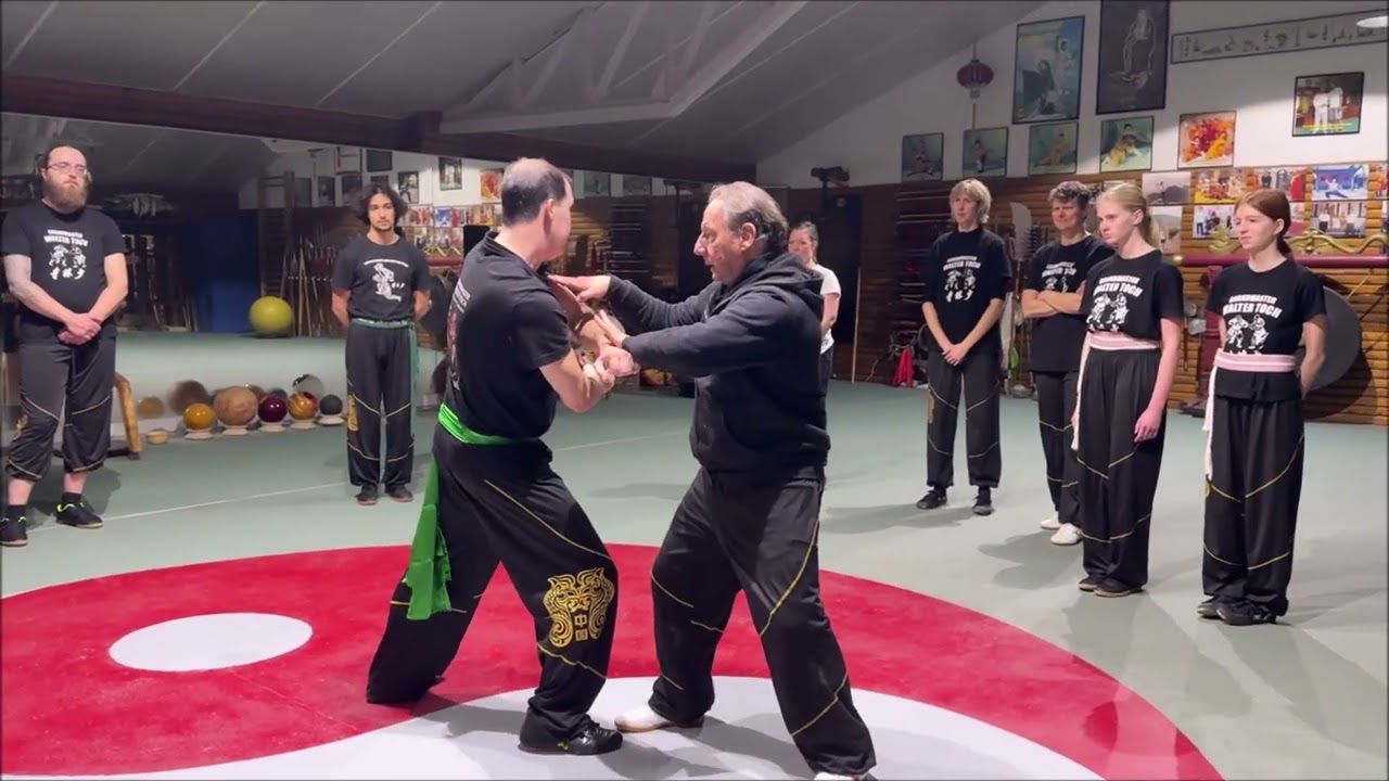 GM Walter Toch with lesson selfdefence in detail