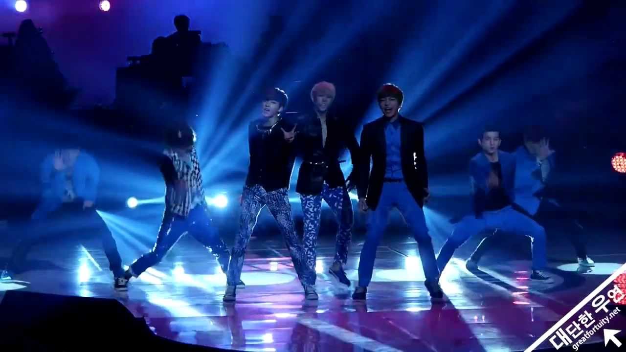U-Kiss Standing Still (dance version)