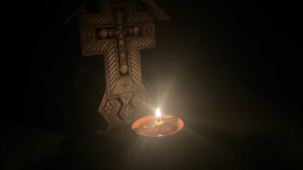 De ce se ținea candela aprinsă în casă în vremuri tulburi?