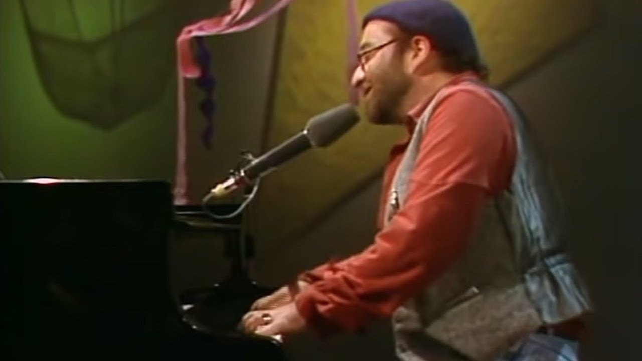 Lucio Dalla - Medley: Piazza Grande, 4 Marzo 1943, La casa in riva al mare (Live@RSI 1978)