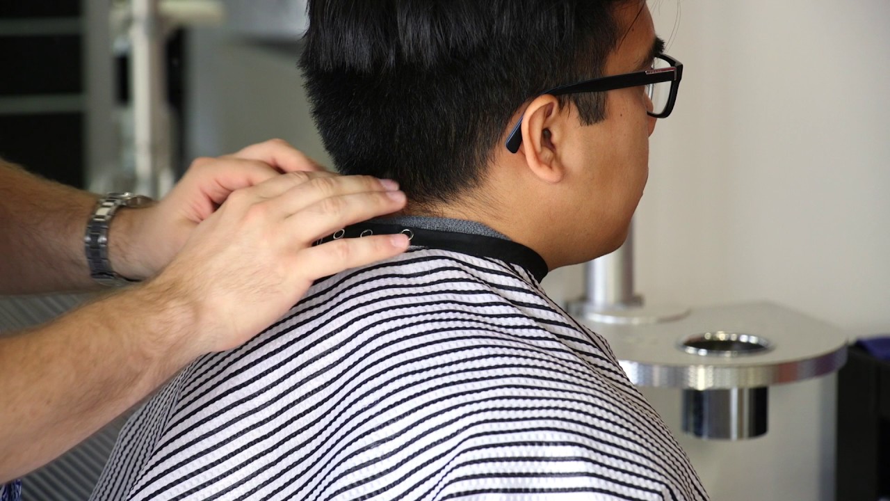 How to Drape a Client in the Salon - TheSalonGuy