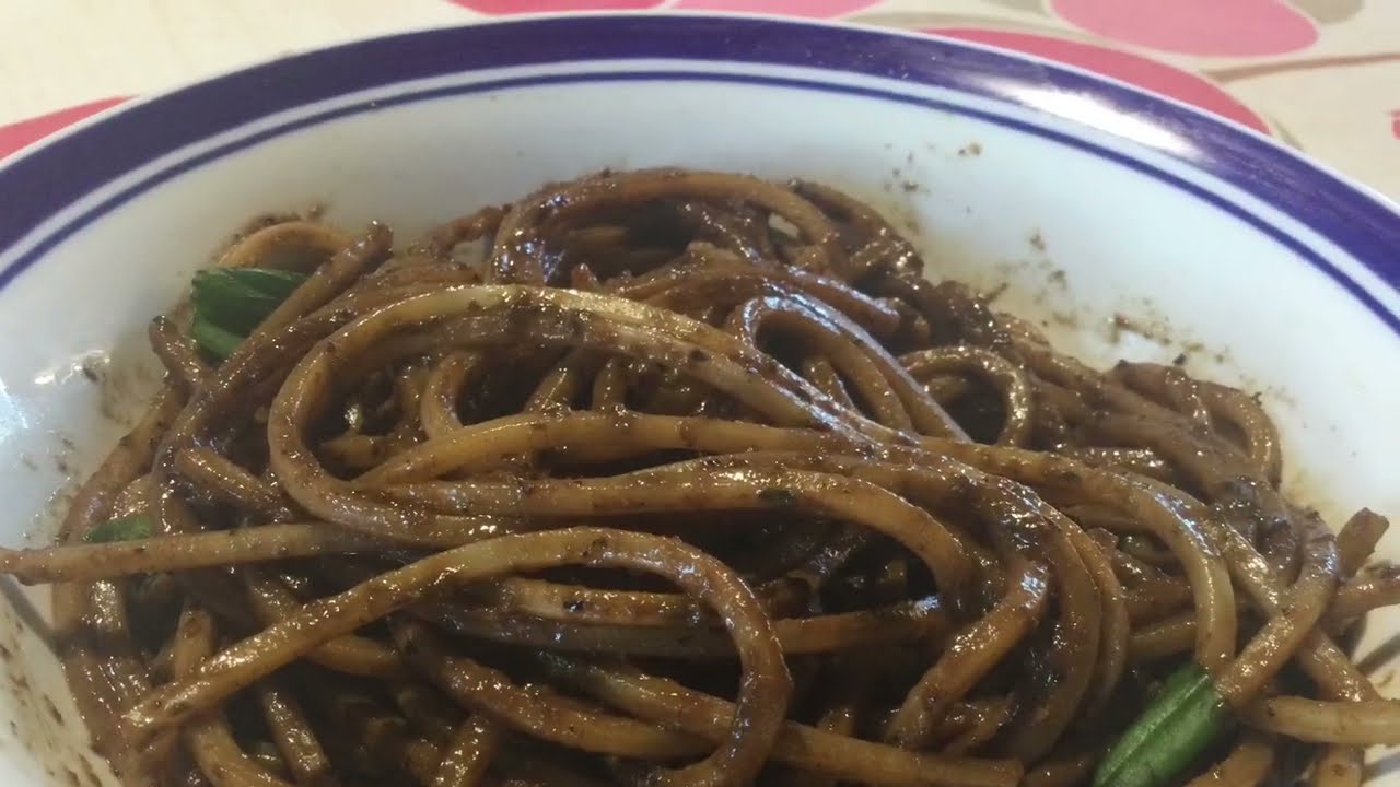 Spaghetti con pesto di olive nere infornate di Ferrandina (videoricetta n. 1451)
