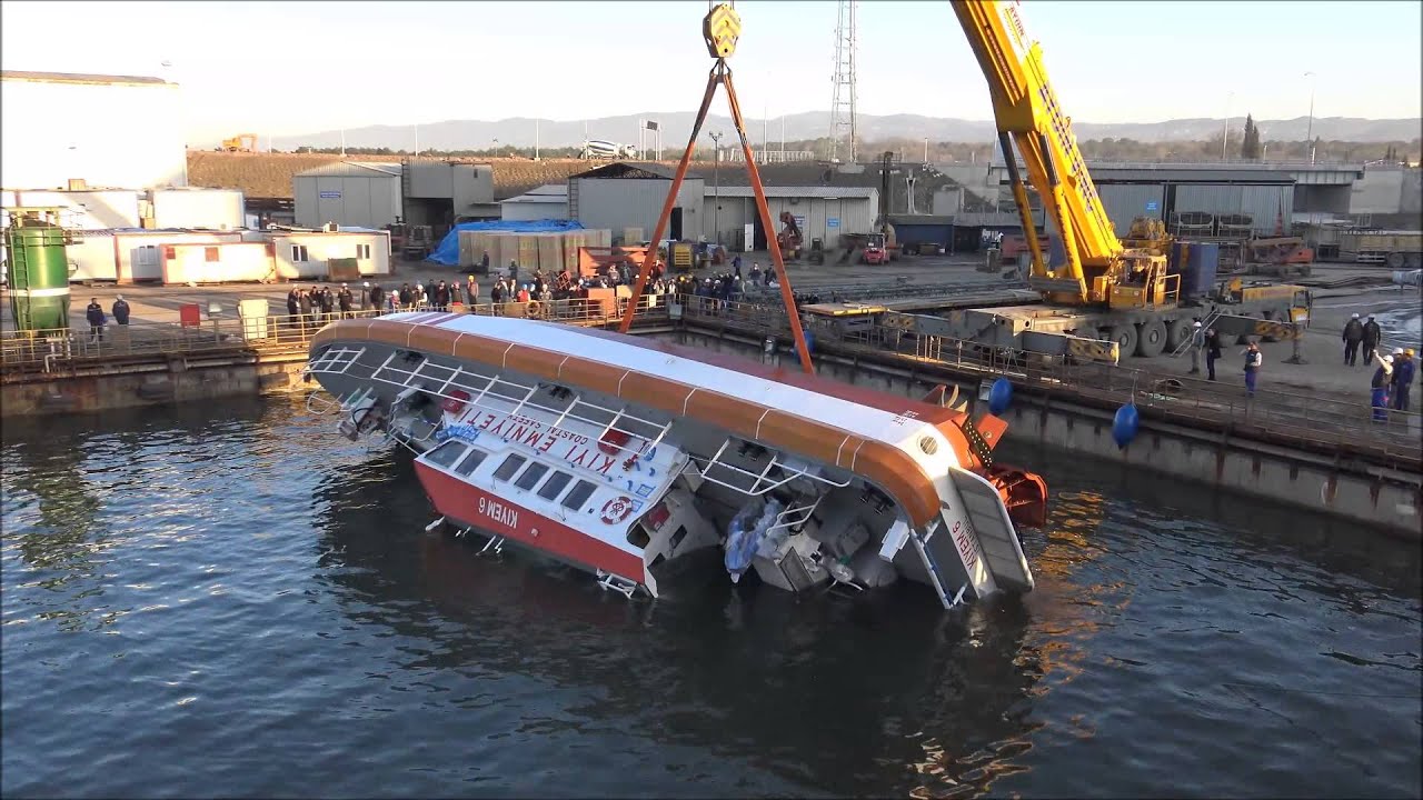 SAR BOAT SELF RIGHTING TEST