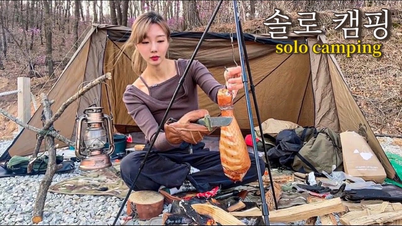 [ одиночный кемпинг } Рубить дрова, разводить костер и пить в одиночестве за жареной индейкой.