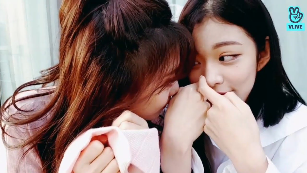 180322 - 꼉챙과 함께하는 저녁시간😗😙😚 (이채영 & 이나경)