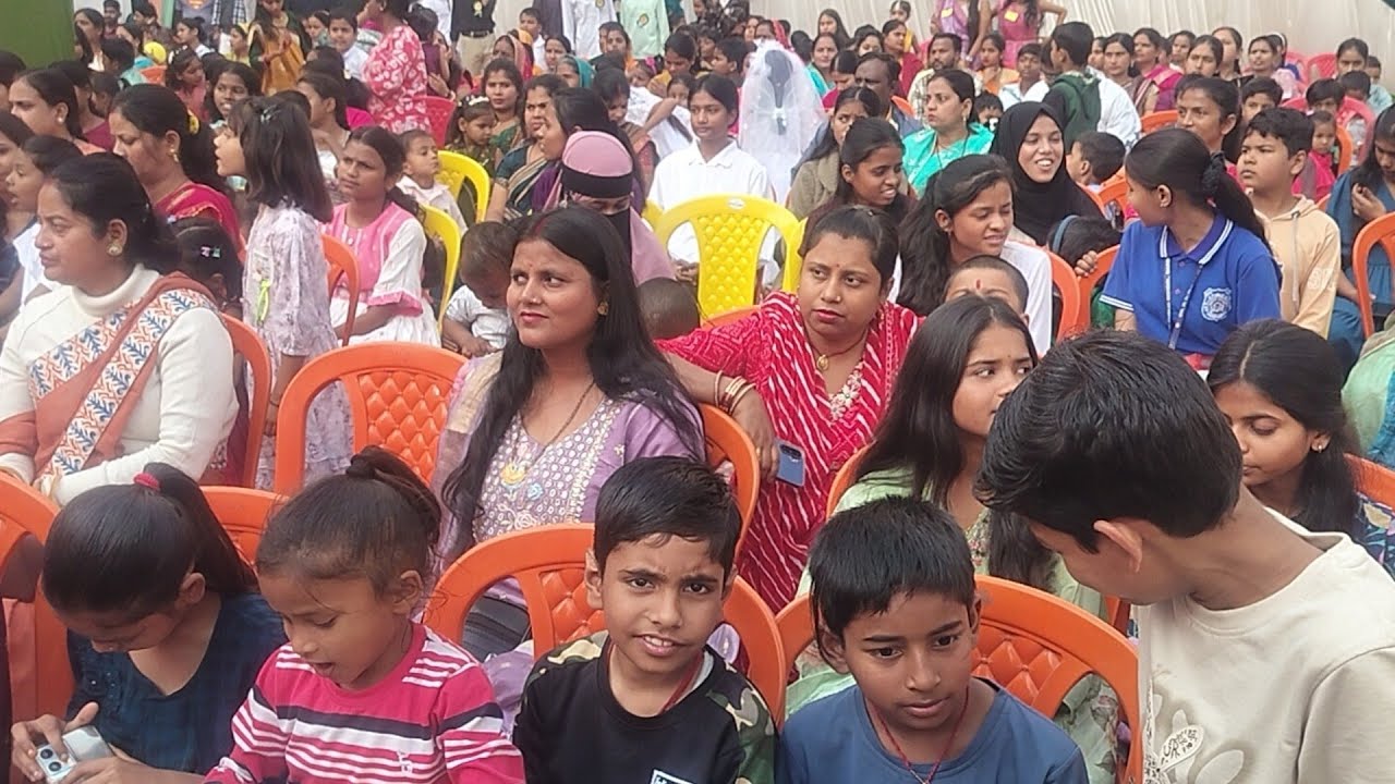 डॉ. R.L.R पब्लिक स्कूल के सभागार  मे 32 वां वार्षिक उत्सव सह प्रतिभा सम्मान समारोह का आयोजन किया गया