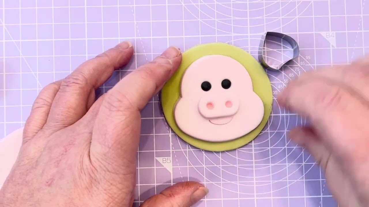 Pig cupcake cutter set