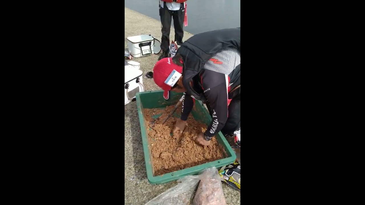 チヌフカセ釣り名手・大知昭 マキエの作り方（水分量の調整方法など）