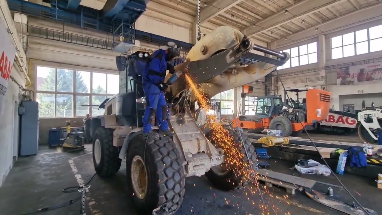 Oprava rámu nakladače CAT 962M. Celé video. Caterpillar 926M loader frame repair. Full video.