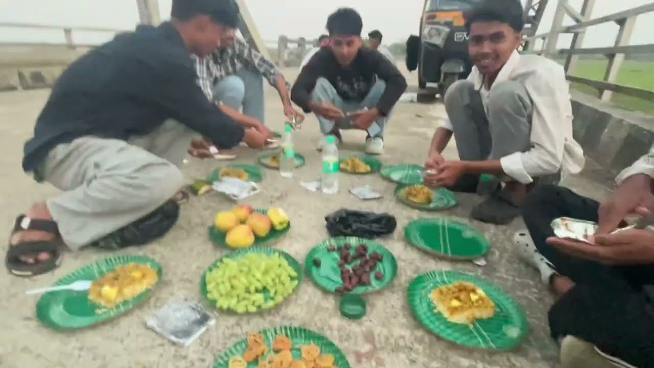 Kabhi aao is tarah party karne😀👍