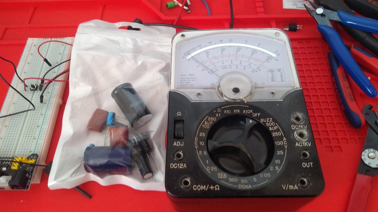 COMO COMPROBAR CAPACITORES CON MULTIMETRO ANALOGICO #electronica #capacitor #reparaciones