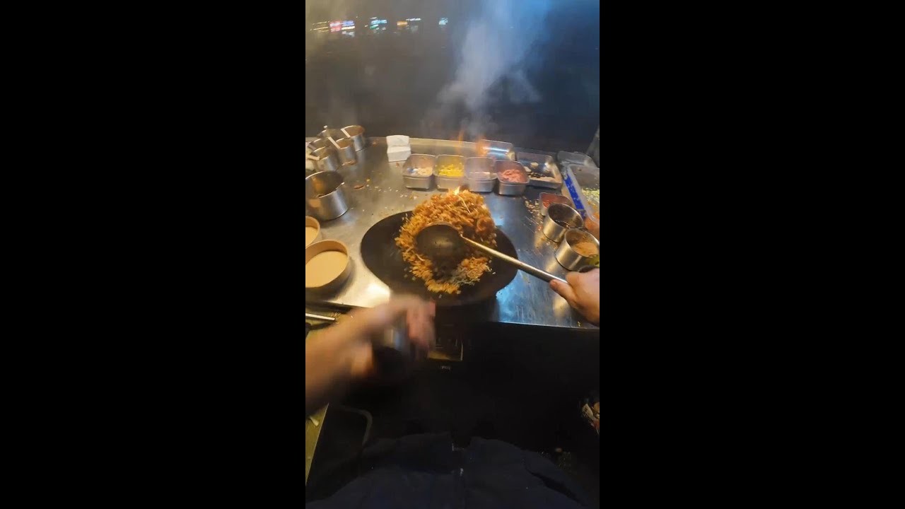 🔥 Chinese Fried Rice LIVE!Wok Fire Blazing • Spatula Flying • Pure Street Heat 不一样的中式炒饭   卵チャーハン