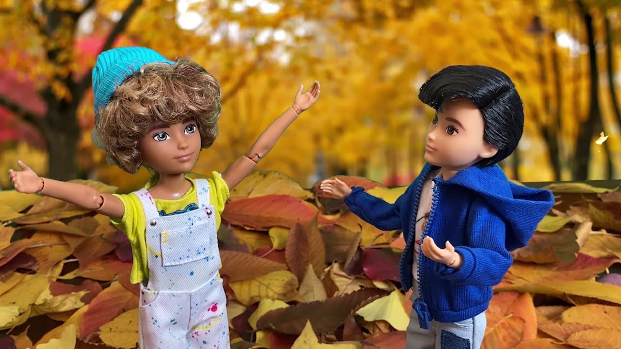 Toy Pretend Play  - Picnic Outdoors among beautiful FALL Colors with Food and Ice-cream