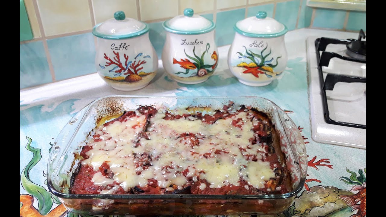 Parmigiana di Pesce spada dello Stretto di Messina. Senza frittura tutta cotta al forno.