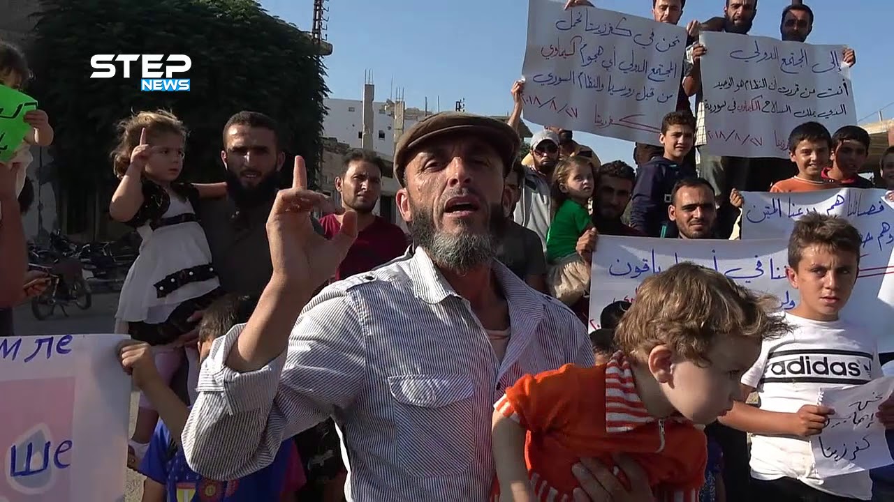 مظاهرة في مدينة كفرزيتا شمال حماة تنديداً بالادعاءات الروسيّة الكيماوية على المدينة