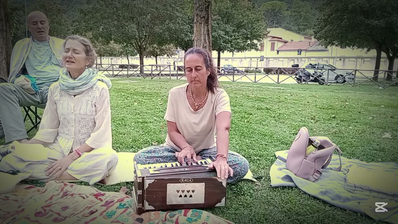 Bhakti Village Italy - Ananda Mai Bhajan 