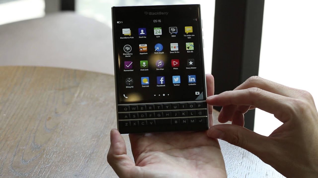 Tinhte.vn - Trên tay BlackBerry Passport chính hãng