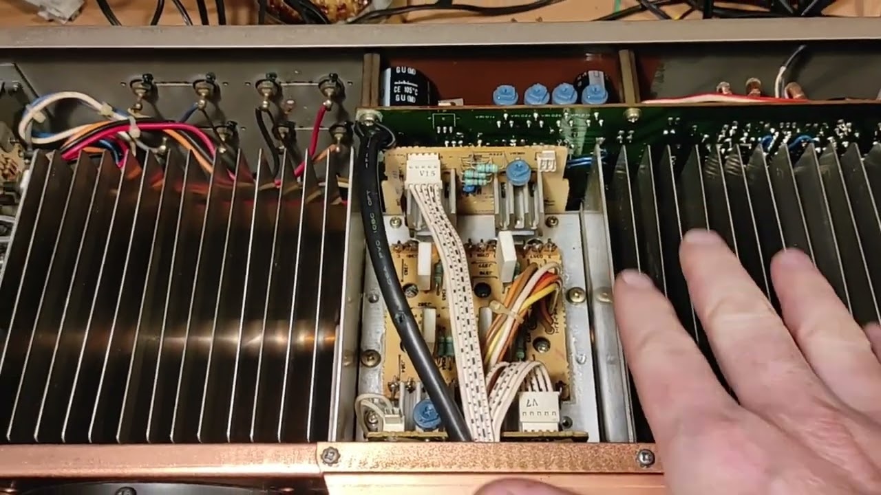 Luxman L-560, rzut oka do środka po przeglądzie. Inside wiew with some comments
