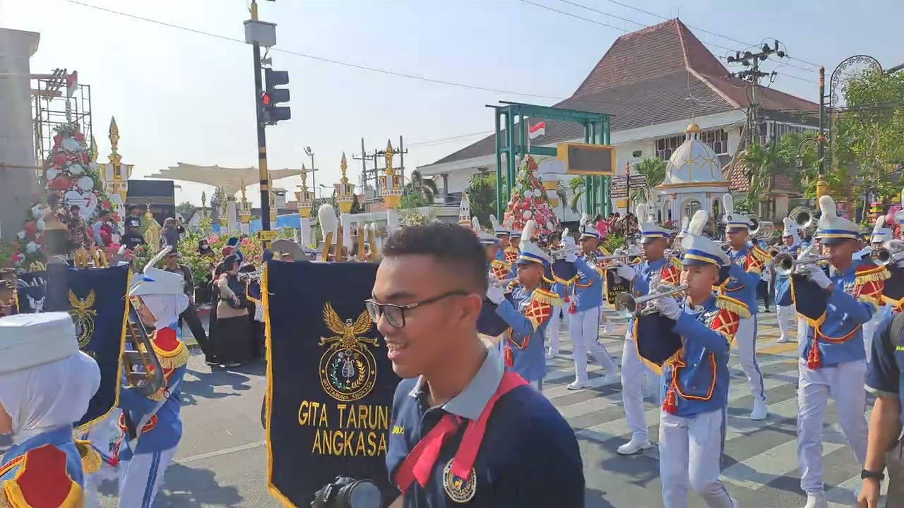 Drumband SMAN 3 TARUNA ANGKASA KOTA MADIUN - Kirab Pataka Jer Basuki Mawa Beya