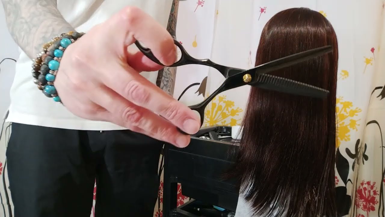 COME SFOLTIRE LA PARTE DEI CAPELLI A MALAPENA TAGLIATI CON LE FORBICI CON I DENTI