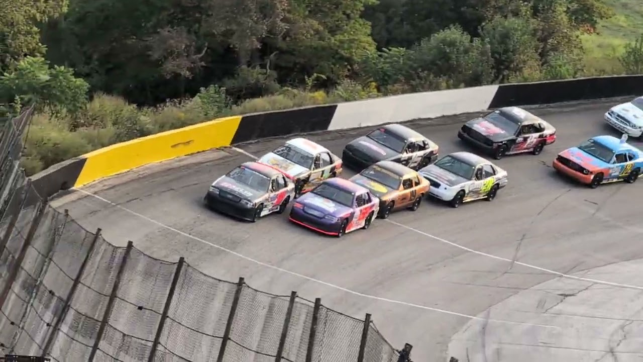 Crown Vic 50 lap feature race Salem Speedway 9/20/2025
