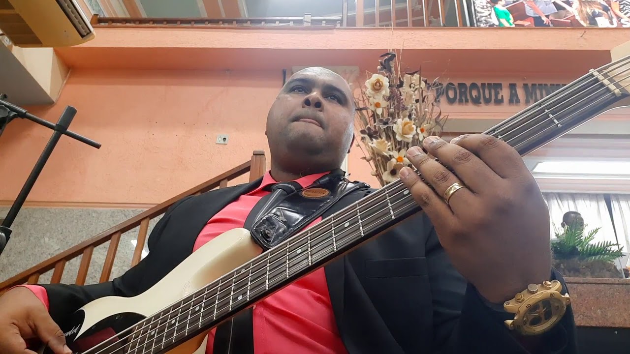 ME AMA - DIANTE DO TRONO ( COVER BASS ) #chamanogroove #wilsonlealbass #Jesuseocentro