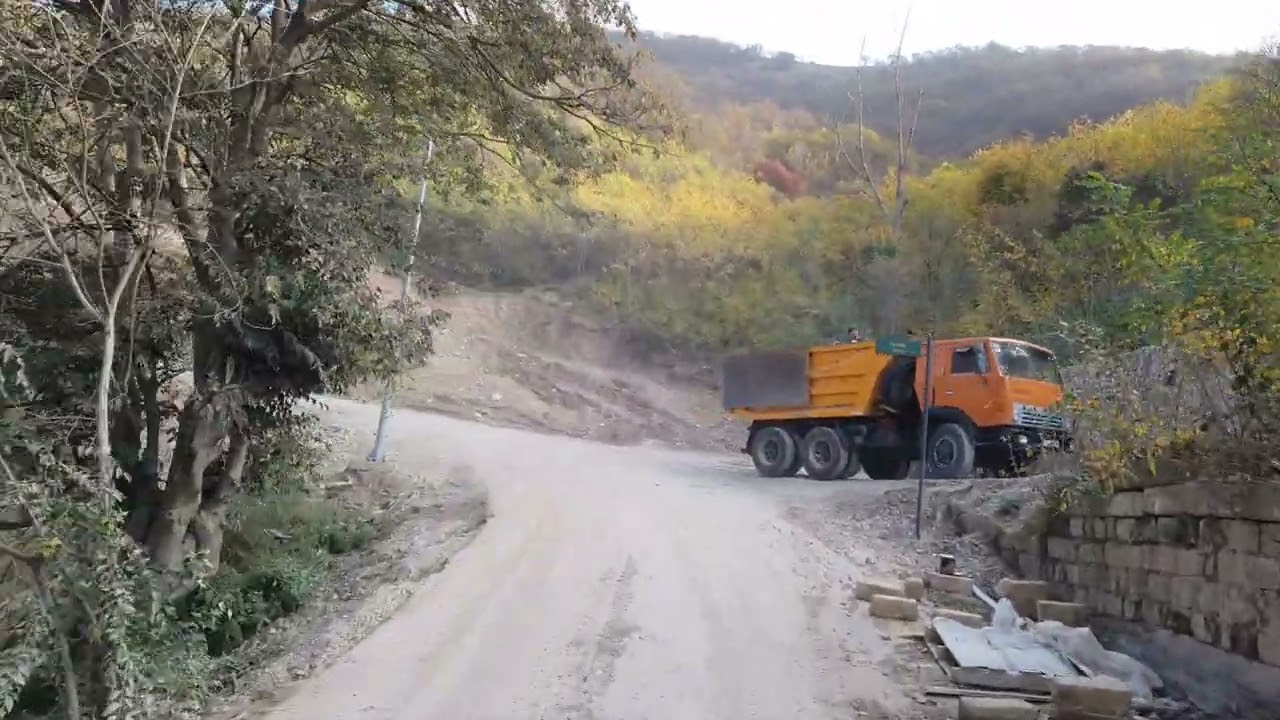 Yuxarı Laçına gedən yol