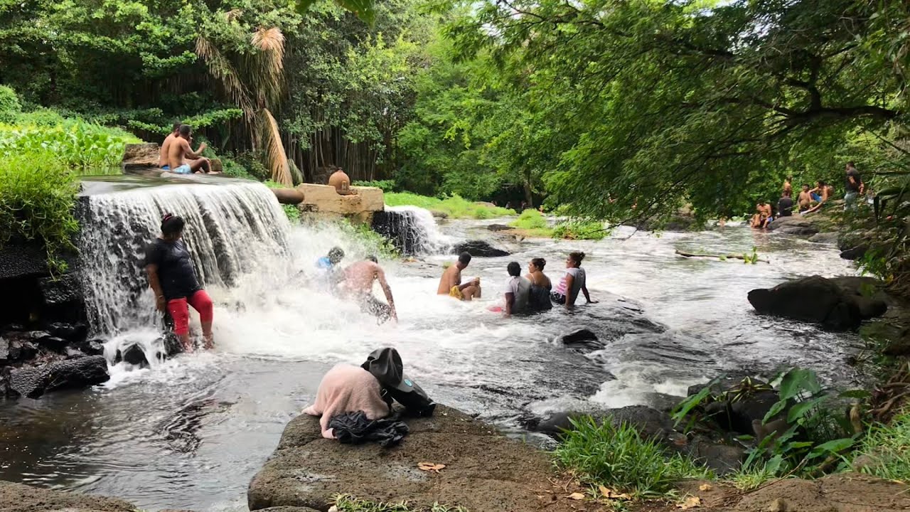 Walking around citron waterfall Mauritius POV