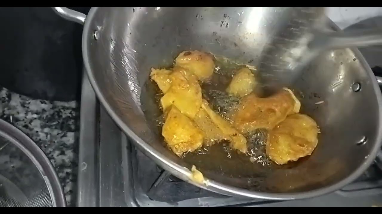 Aaj hamne banaye dahi bade Or aloo ki pakodi 🤭👍👍 