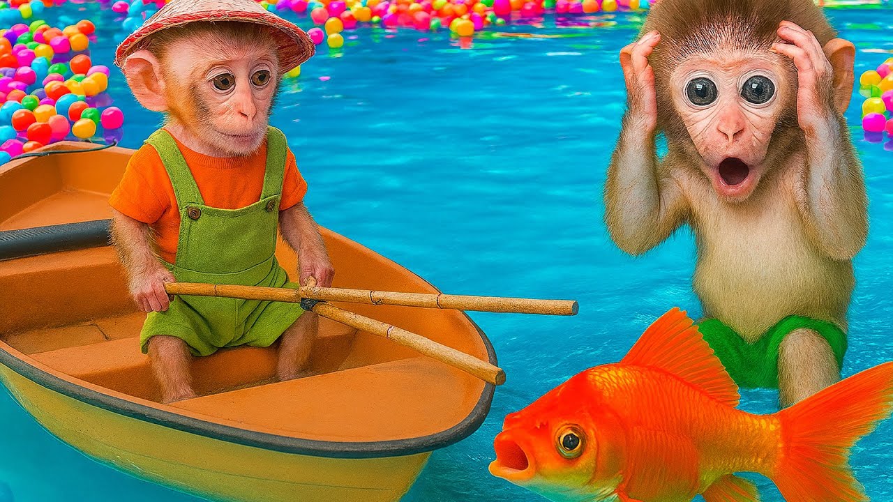 Mono CoCo se ba&ntilde;a en una ba&ntilde;era de burbujas de colores y juega con el pez dorado! | MONO COCO ESP