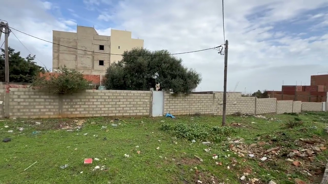 #أرض للبيع بن  عجلات مسحتها 70 متر بثلاثة الواجهات الثمن 3000 درهم للمتر
