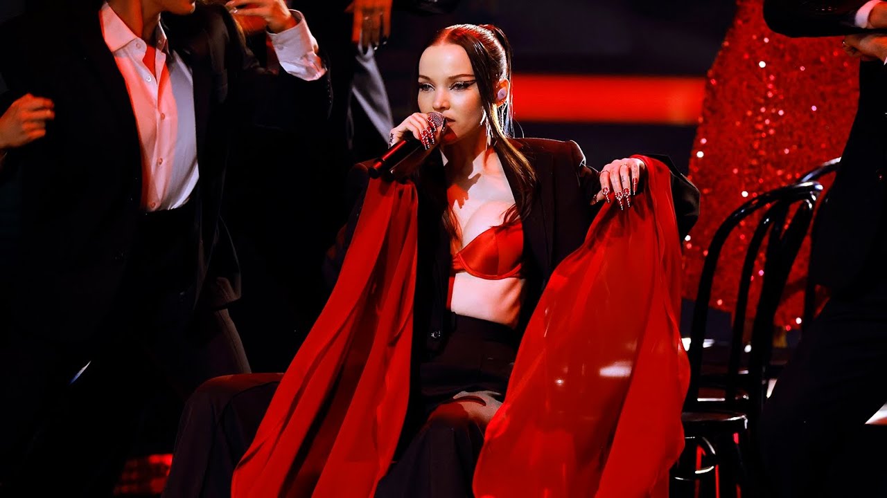 Dove Cameron - Boyfriend (Live At The AMAs 2022)