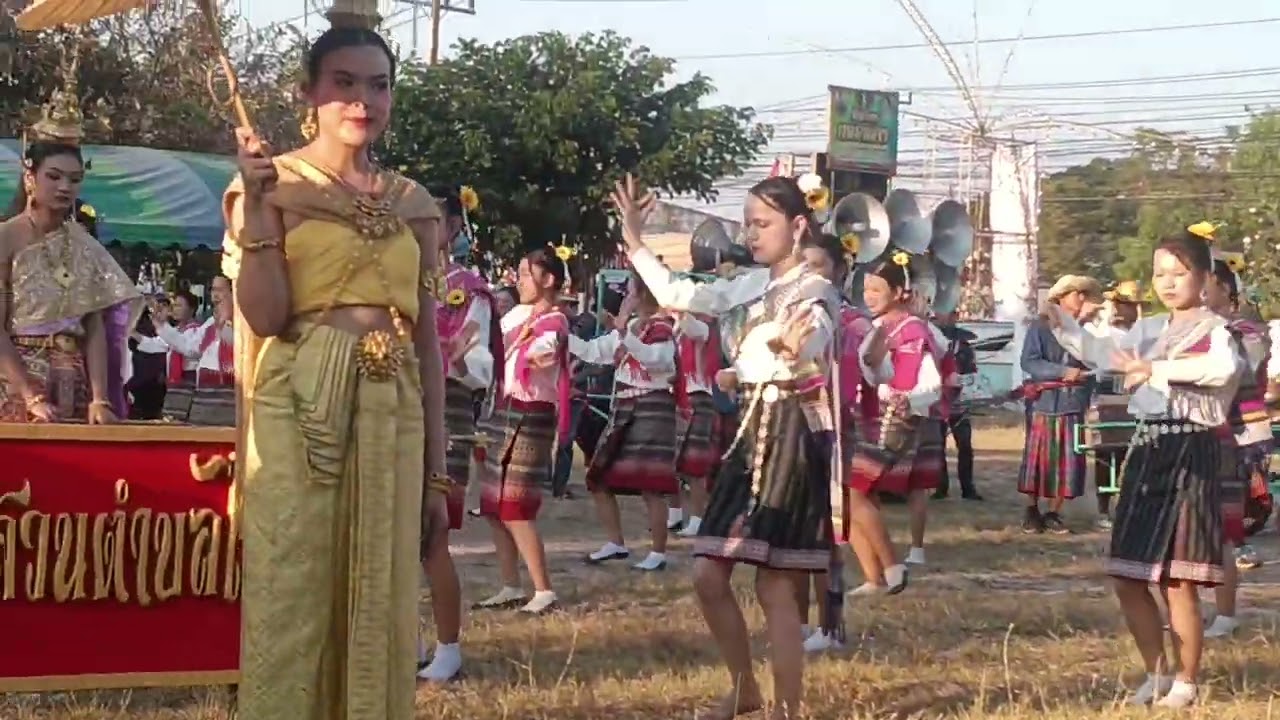 งานคูนลาน ชาวตำบลไร่ขี รำถวายพระแม่โพสพ  ที่อำเภอลืออำนาจ  จังหวัดอำนาจเจริญ