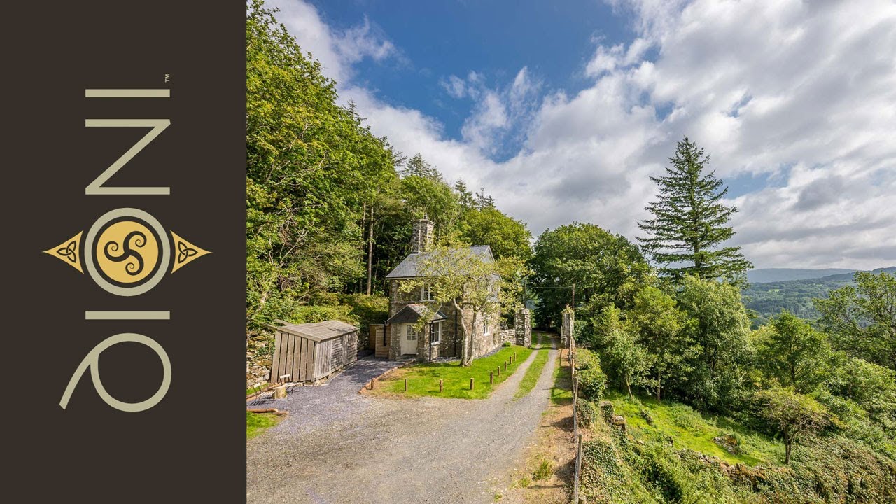 Romantic One Bedroom Cottage In The Hills Above Dolgellau | Deer Park Lodge
