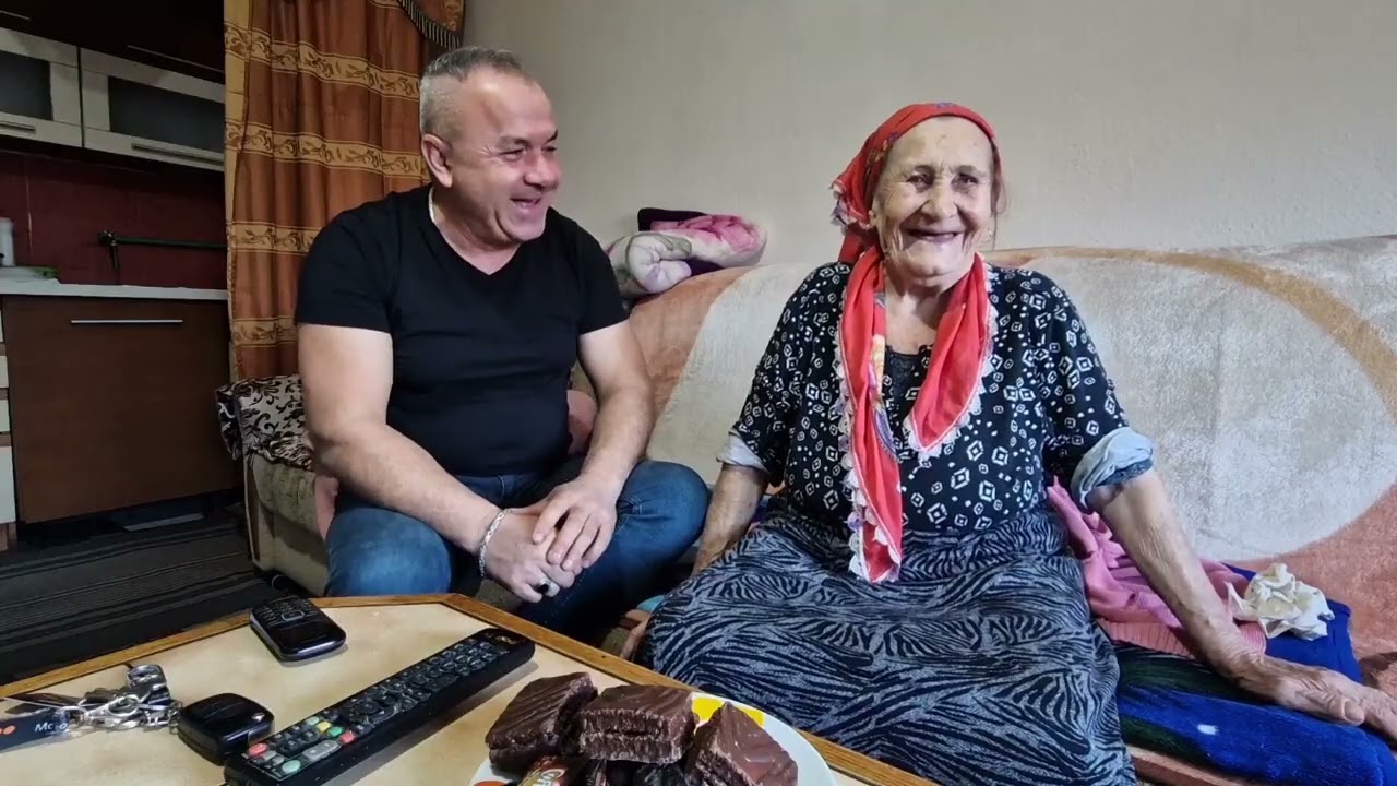 Majka Fikreta otvorila duŝu a onda zapjevala iz sveg glasa .lp
