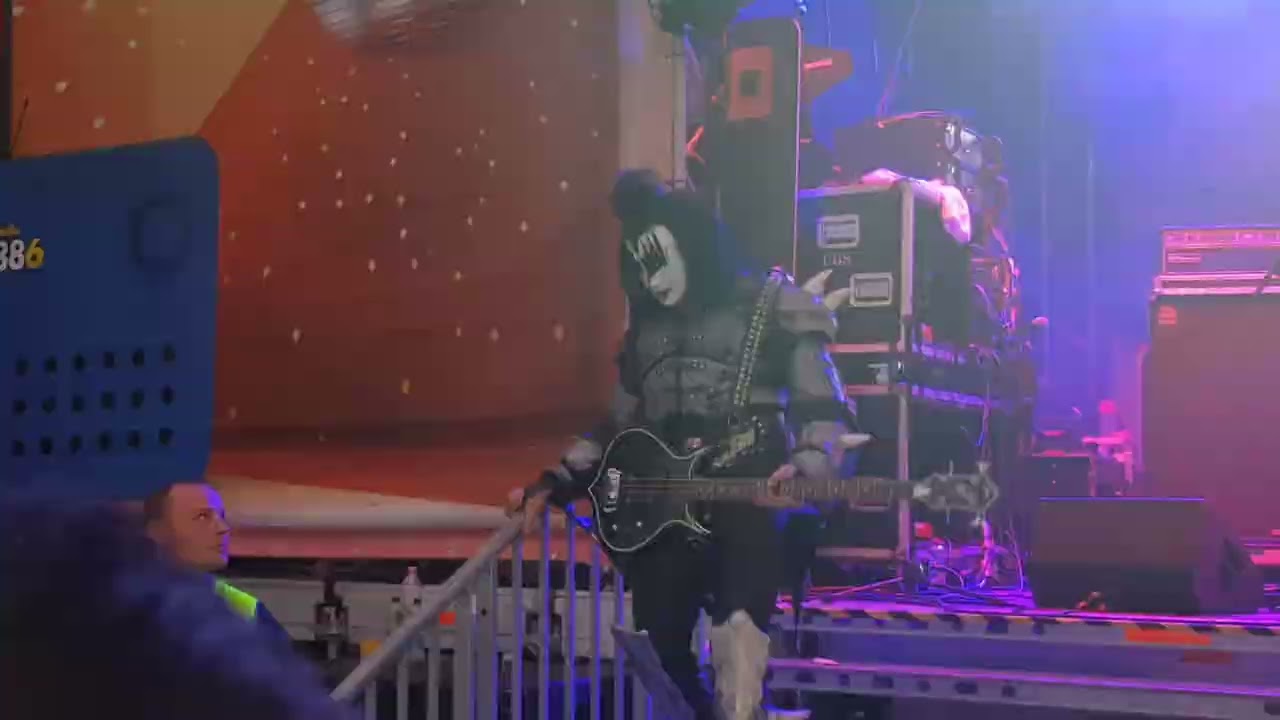 Kiss Forever Band - Lick it Up (live @Donauinselfest 2019-06-23)