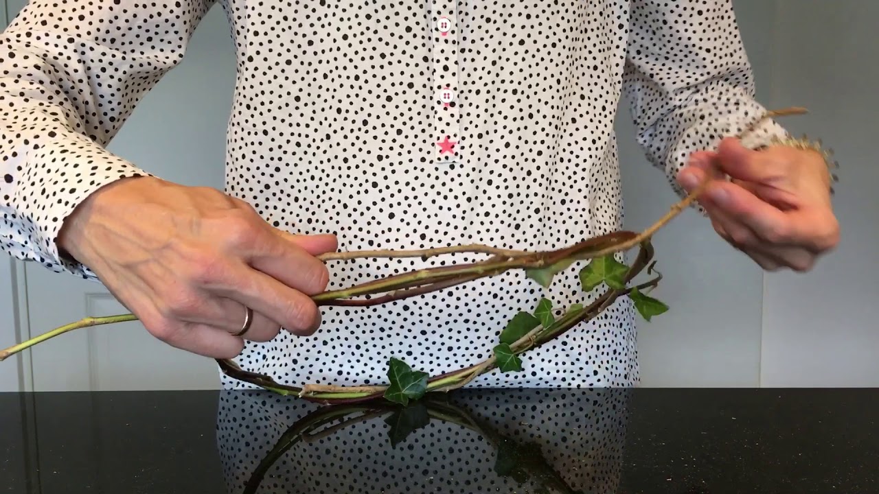 Jak zrobić wianek z bluszczu pospolitego. Dekoracja na każdą okazję.