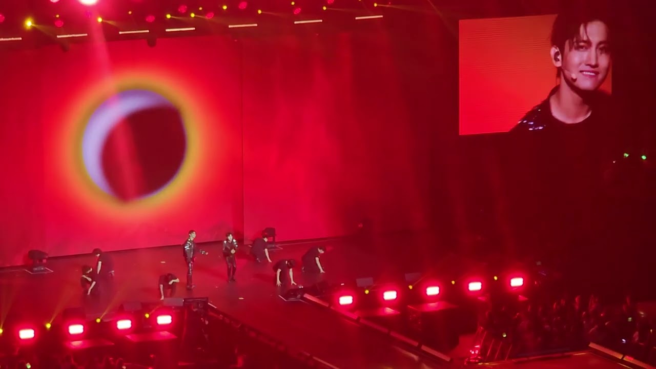 Tvxq at smtown live in london at 02 arena